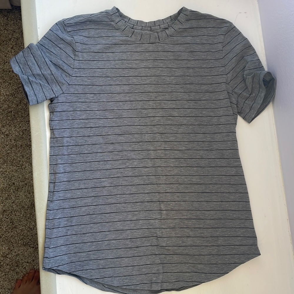Lululemon short sleeve top